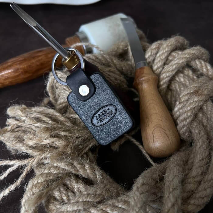 Брелок LAND ROVER черный унисекс