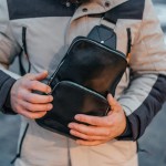Мужская кожаная сумка слинг Yozone гладкий черный