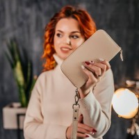 Клатч бежевый зернистый